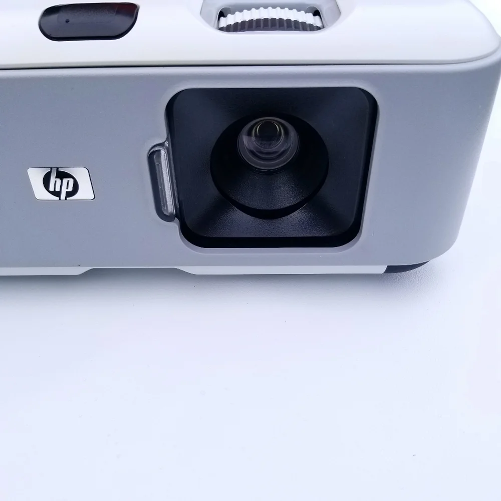 Digital Multimedia DLP Projector w/DVI, VGA, USB & Speaker - 800x600, 1600 Lumen